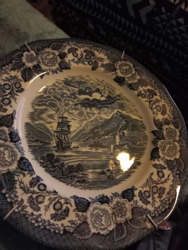 COLLECTORS ENGLISH PORCELAIN ENOCH WEDGEWOOD SCOTTISH LOCHS PLATE WITH WALL HANGER