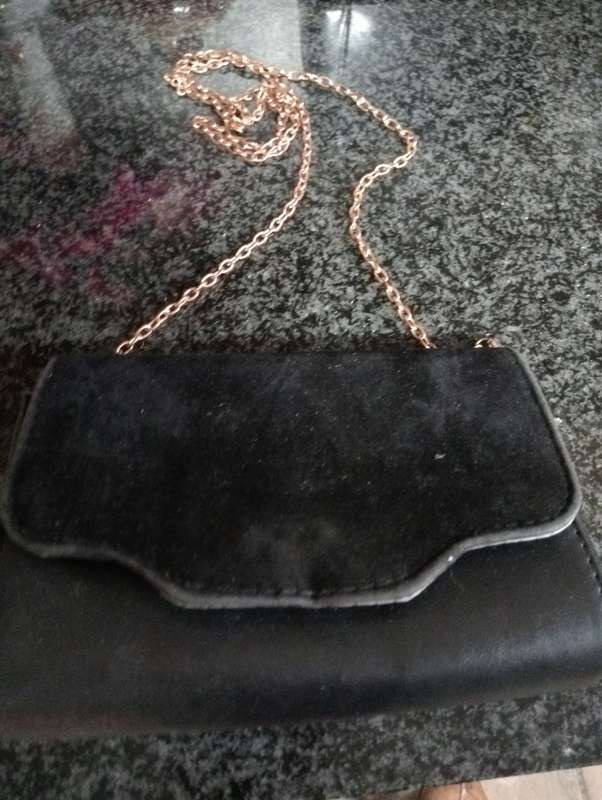 VINTAGE BLACK EVENING BAG WITH LONG CHAIN