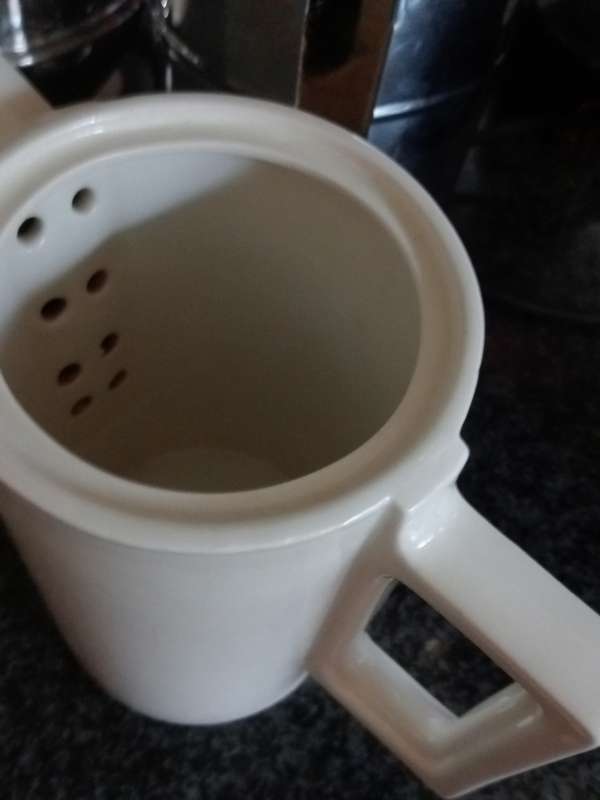 ANTIQUE EVERHOT TEAPOT  WITH FEET