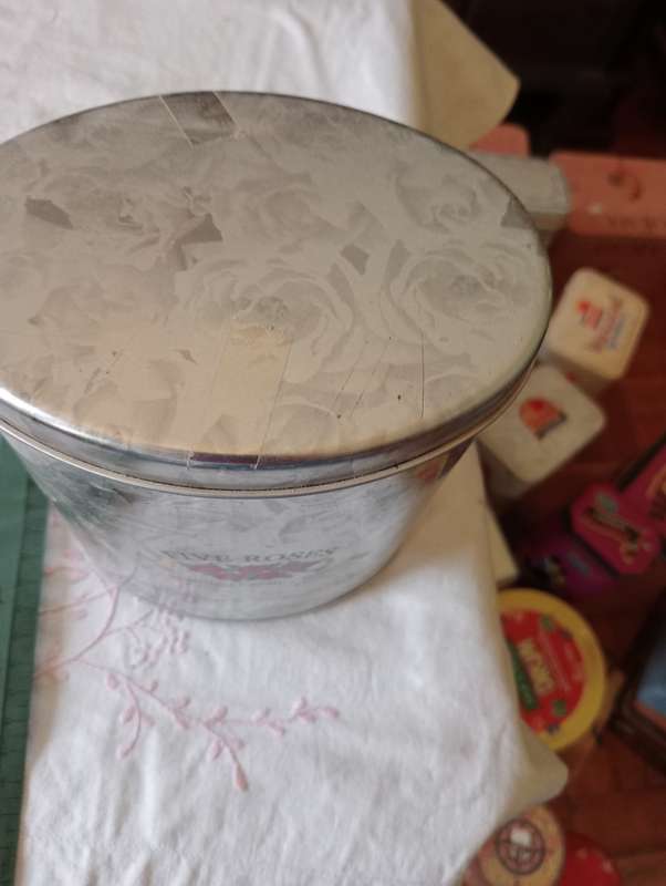 VINTAGE FIVE ROSES TEA TIN