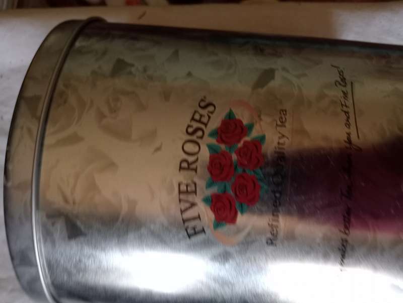 VINTAGE FIVE ROSES TEA TIN