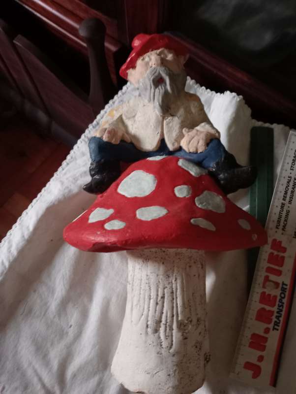 VINTAGE GARDEN ORNAMENT