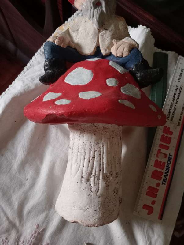 VINTAGE GARDEN ORNAMENT