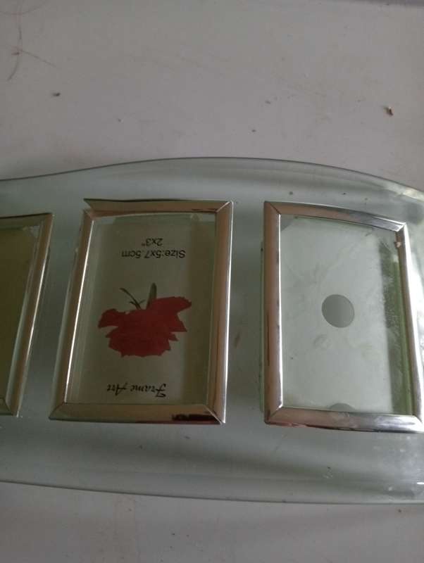GLASS STAND WITH SMALL PHOTO FRAMES