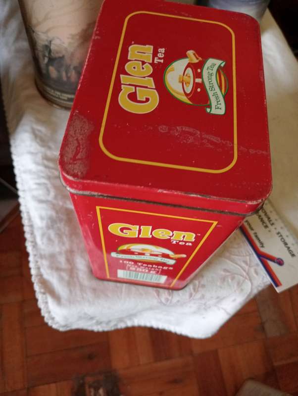 VINTAGE GLEN TEA TIN
