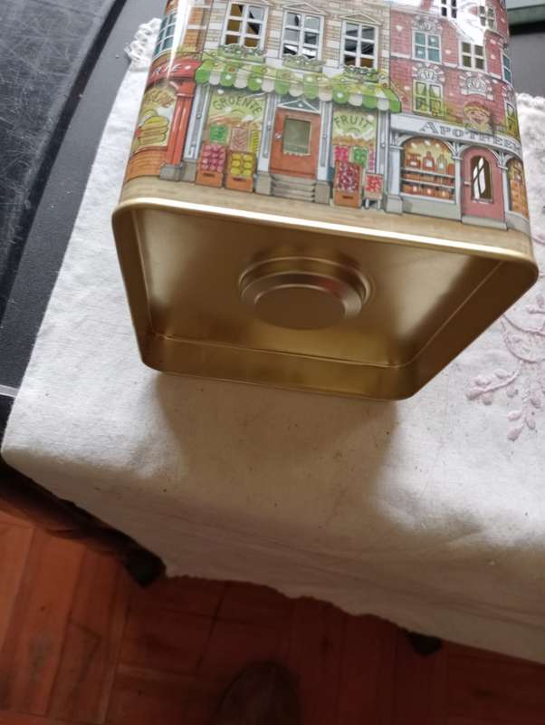 VINTAGE HOUSE TIN
