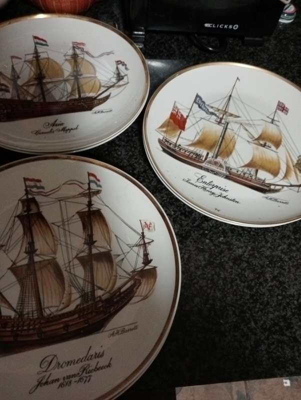 FULL SET OF 10 LIMITED EDITION HUGUENOT ROYALE  PORCELAIN  FAMOUS SHIP SERIES WALL PLATES