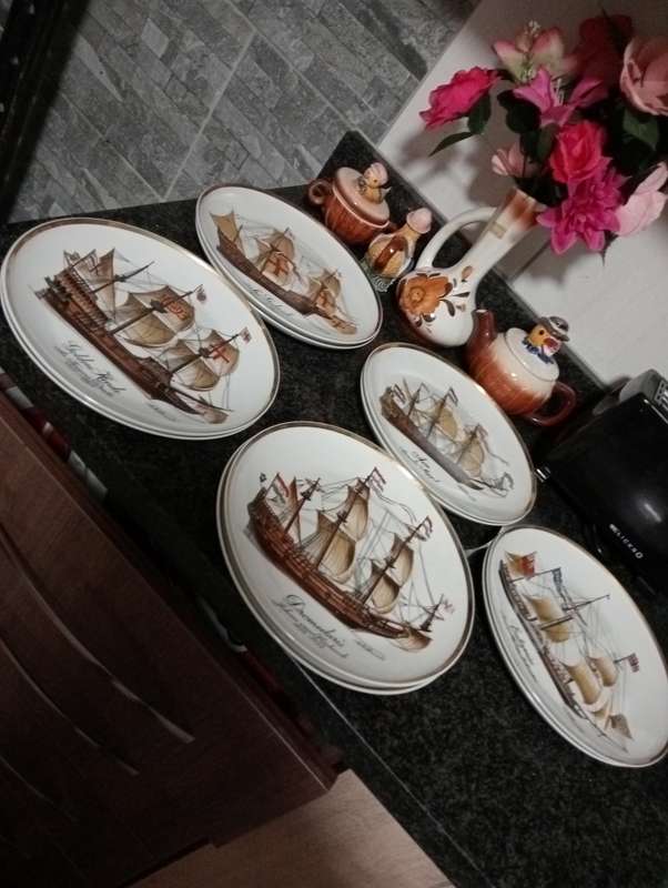 FULL SET OF 10 LIMITED EDITION HUGUENOT ROYALE  PORCELAIN  FAMOUS SHIP SERIES WALL PLATES