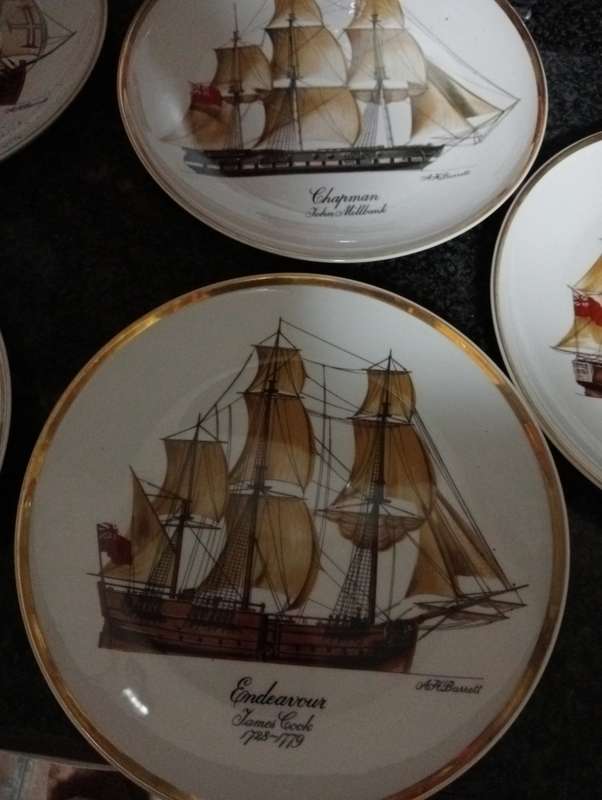 FULL SET OF 10 LIMITED EDITION HUGUENOT ROYALE  PORCELAIN  FAMOUS SHIP SERIES WALL PLATES