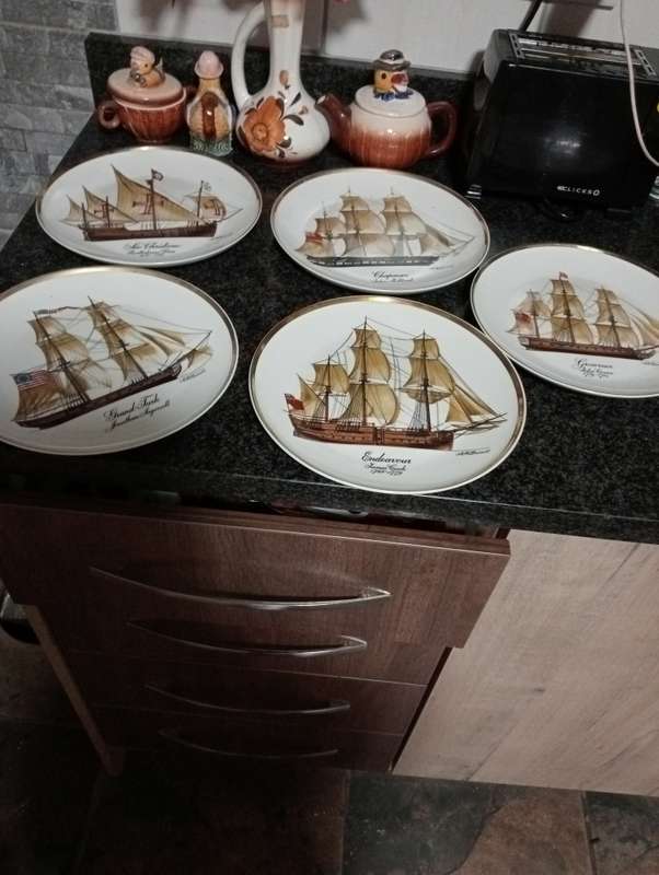 FULL SET OF 10 LIMITED EDITION HUGUENOT ROYALE  PORCELAIN  FAMOUS SHIP SERIES WALL PLATES