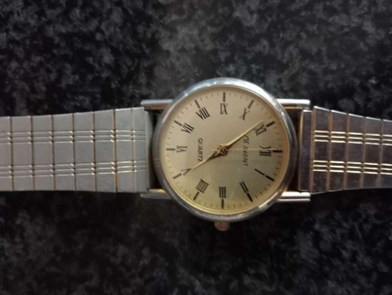 VINTAGE AVANTI QUARTZ MENS WATCH WORKING