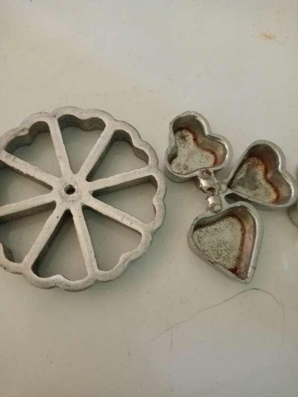 VINTAGE SNACKLE IRON SET 2