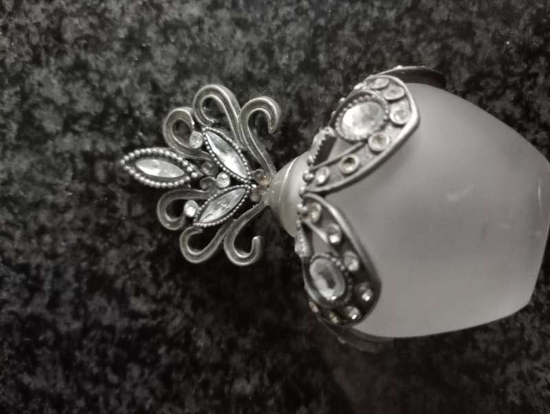 VINTAGE STUNNING PERFUME BOTTLE