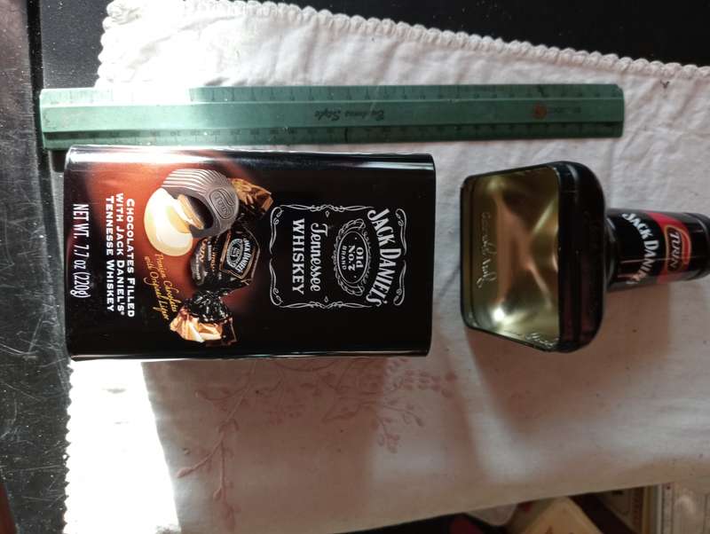 VINTAGE JACK DANIELS COLLECTABLE TIN
