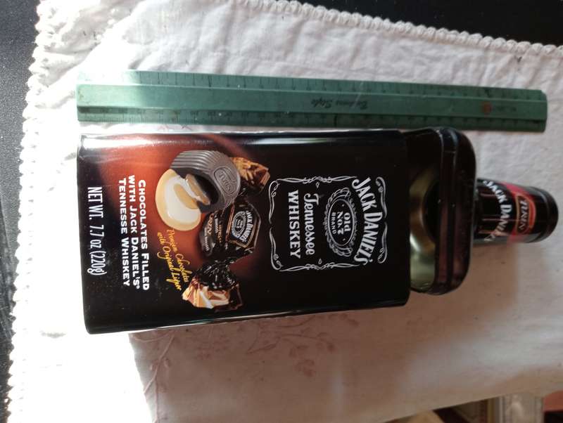 VINTAGE JACK DANIELS COLLECTABLE TIN