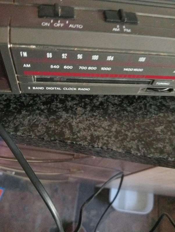 VINTAGE KIC RADIO AND CLOCK