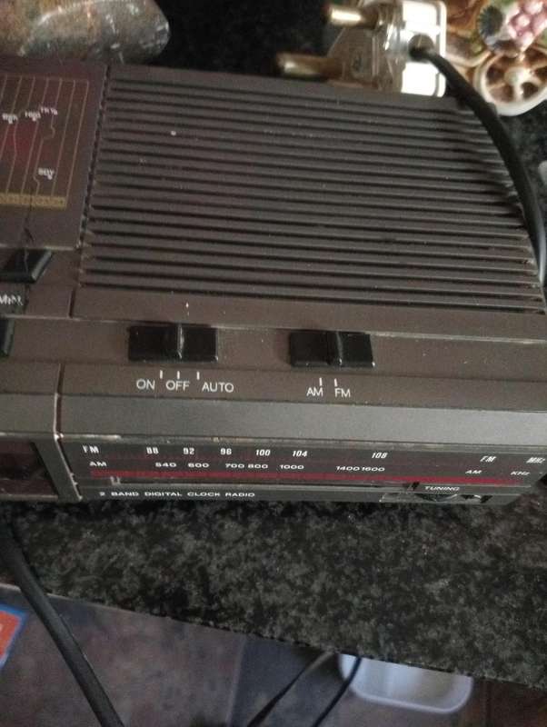 VINTAGE KIC RADIO AND CLOCK