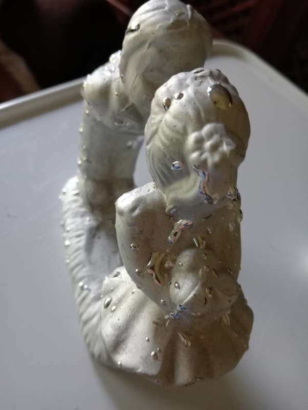 VINGTAGE KISSING COUPLE ORNAMENT