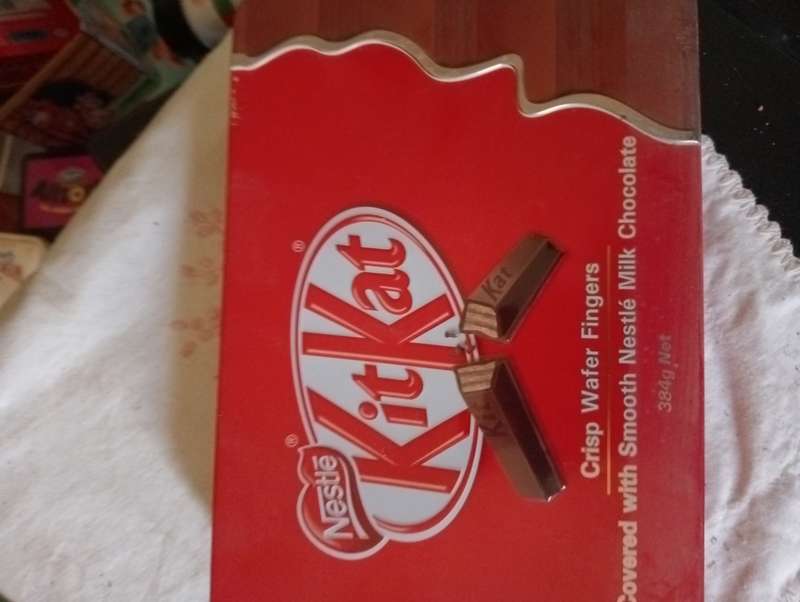 VINTAGE KIT KAT TIN 2