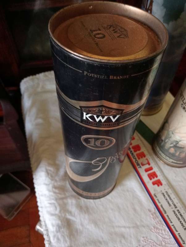 VINTAGE 10 YEARS KWV TIN