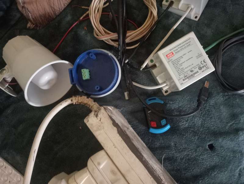 MIXED LOT ELECTRIC ITEMS