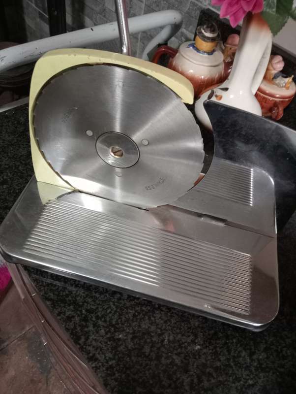VINTAGE PINEWARE LIGHT YELLOW BREADSLICER