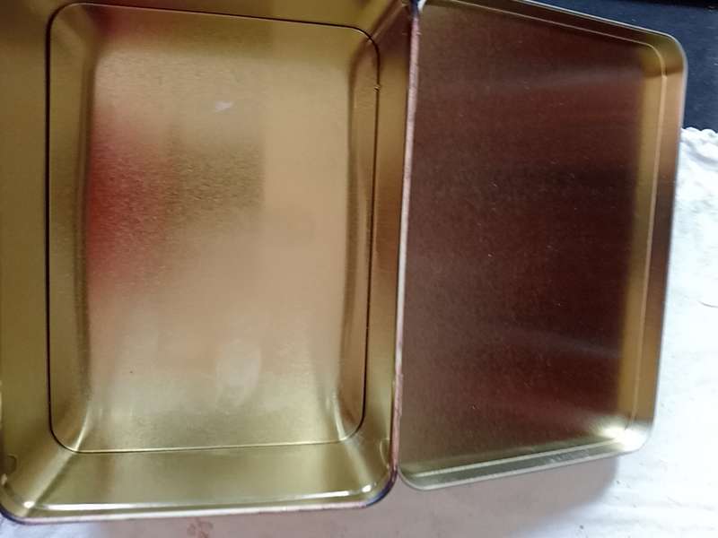 VINTAGE LION FIRELIGHTERS TIN