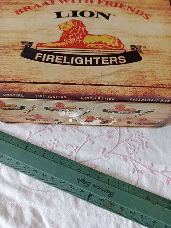 VINTAGE LION FIRELIGHTERS TIN