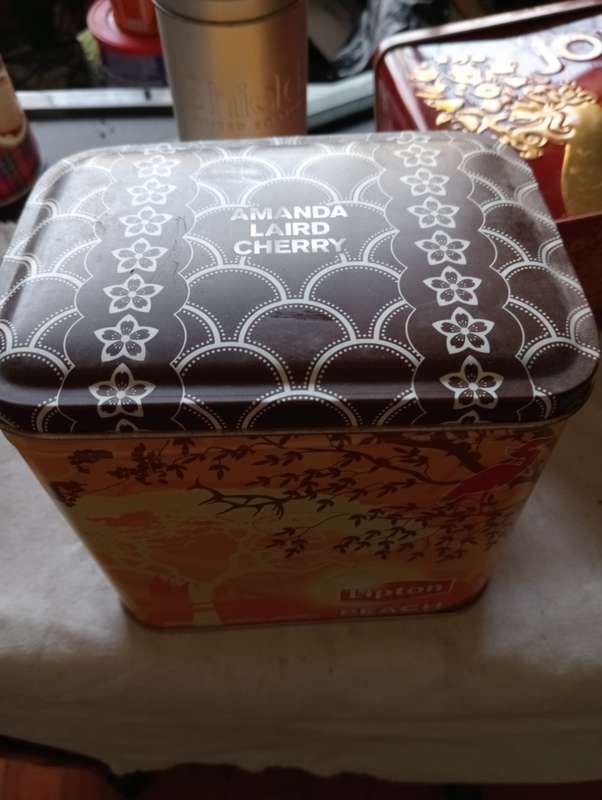 VINTAGE LIPTONS TEA TIN
