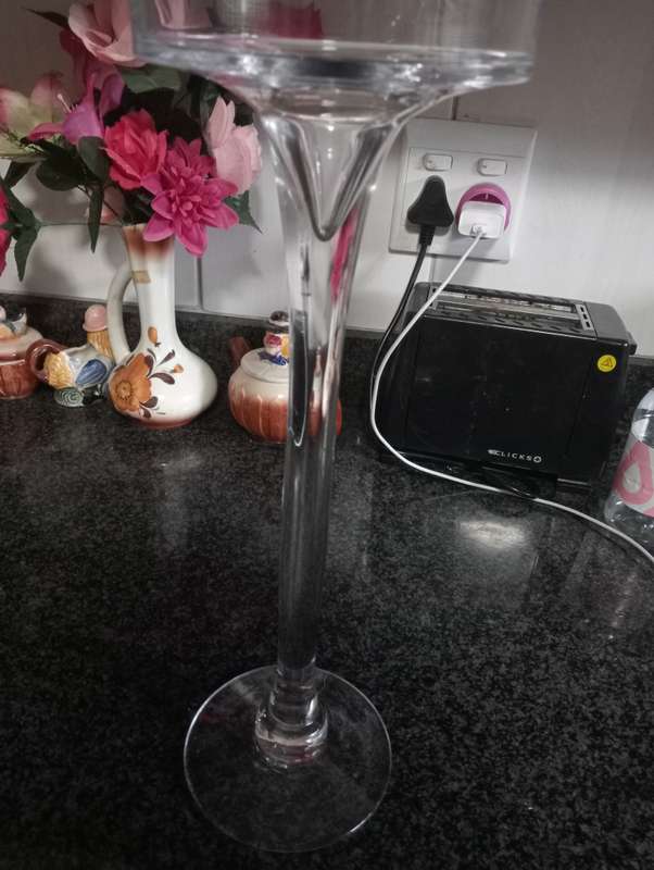 VINTAGE LONG STEM FLOWER VASE