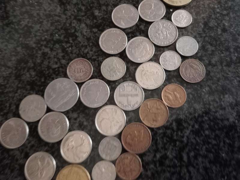 VINTAGE LOT MIXED COINS IN PURSE