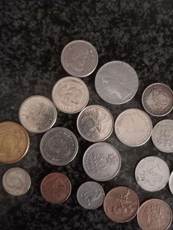 VINTAGE LOT MIXED COINS IN PURSE