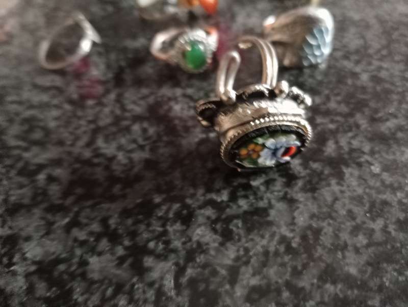 VINTAGE LOT COSTUME JEWELRY AND SOME 925 STAMPED JEWELLRY