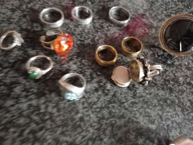 VINTAGE LOT COSTUME JEWELRY AND SOME 925 STAMPED JEWELLRY