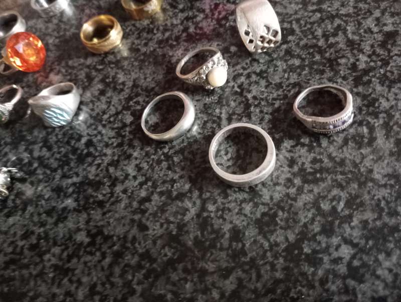 VINTAGE LOT COSTUME JEWELRY AND SOME 925 STAMPED JEWELLRY