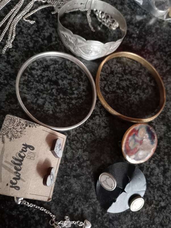 VINTAGE LOT COSTUME JEWELRY AND SOME 925 STAMPED JEWELLRY