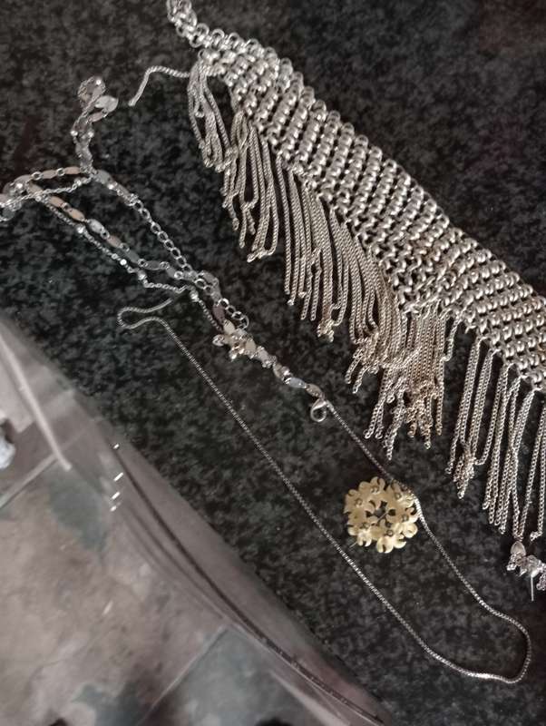 VINTAGE LOT COSTUME JEWELRY AND SOME 925 STAMPED JEWELLRY