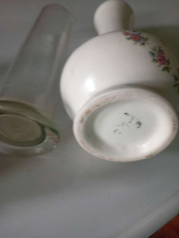 VINTAGE LOT VASES MUGS ETC
