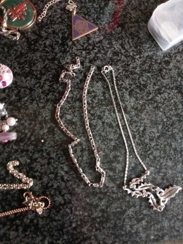 VINTAGE LOT COSTUME JEWELRY  CHAINS