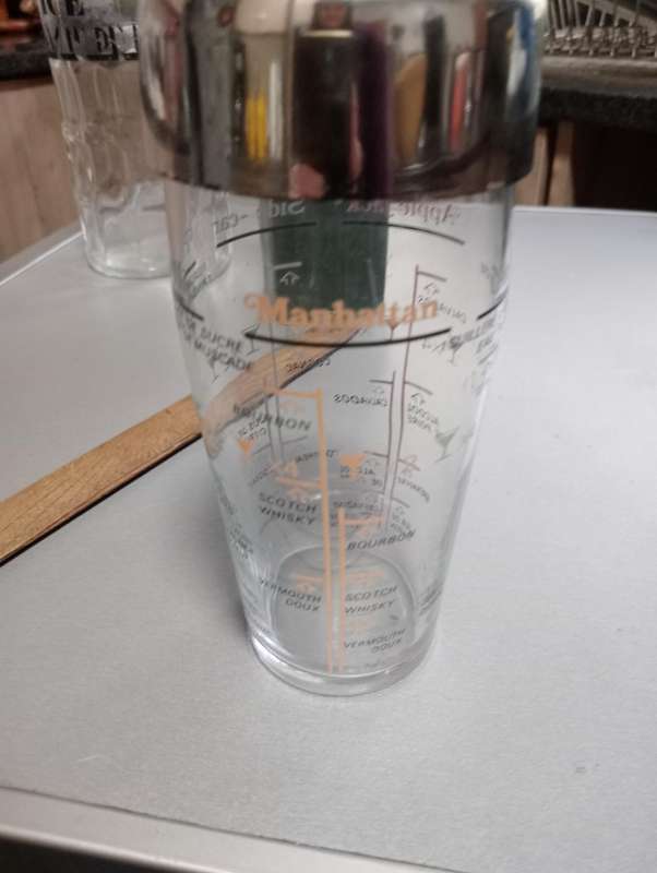 VINTAGE MANHATTAN ALCHOLOLIC SHAKER