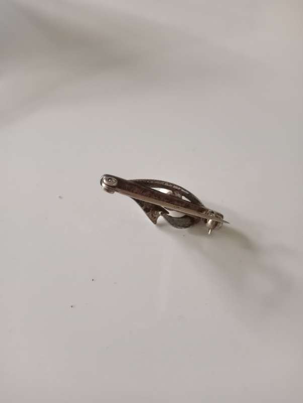 VINTAGE MIKKIMOTO  FAUX PEARL SILVER PLATED BROOCH