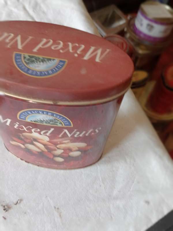 VINTAGE MIXED NUTS TIN