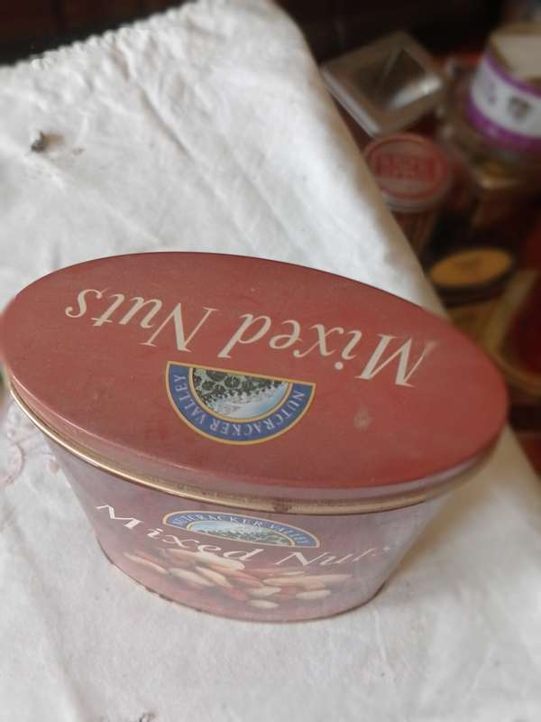 VINTAGE MIXED NUTS TIN