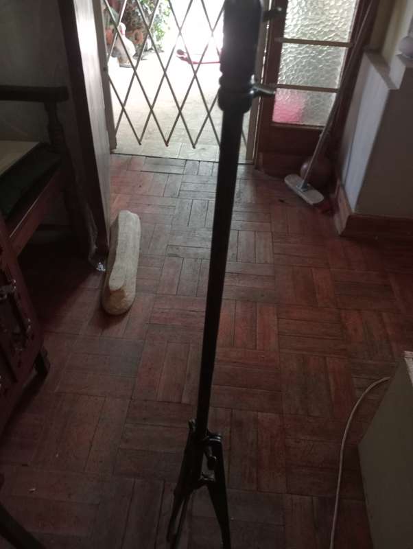 VINTAGE IRON MUSICAL STAND
