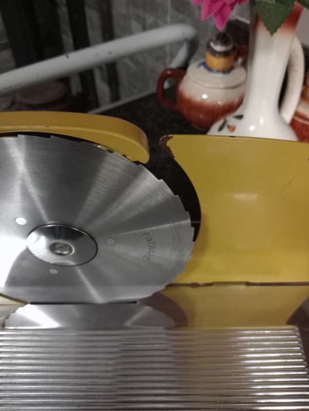 VINTAGE MUSTARD PINEWARE BREADSLICER