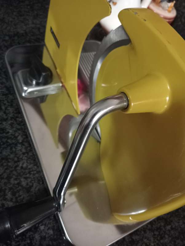 VINTAGE MUSTARD PINEWARE BREADSLICER