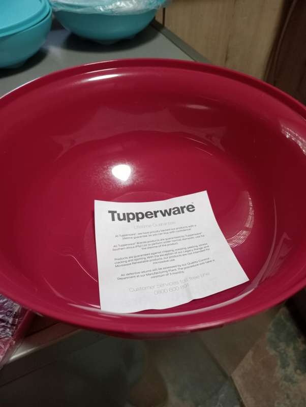 NEW 2LT PINK TUPPER BOWL