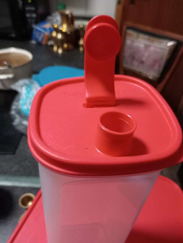 NEW 2 LITRE TUPPERWARE CEREAL JAR