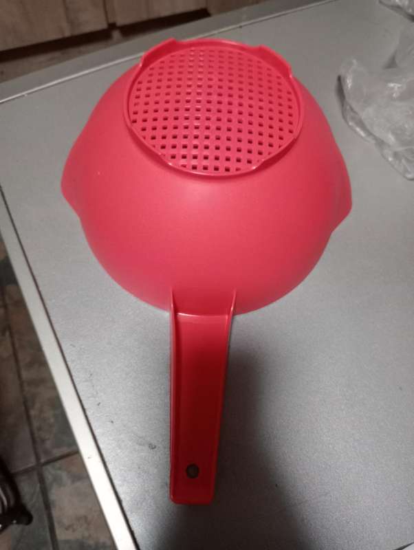 NEW TUPPERWARE STRAINER