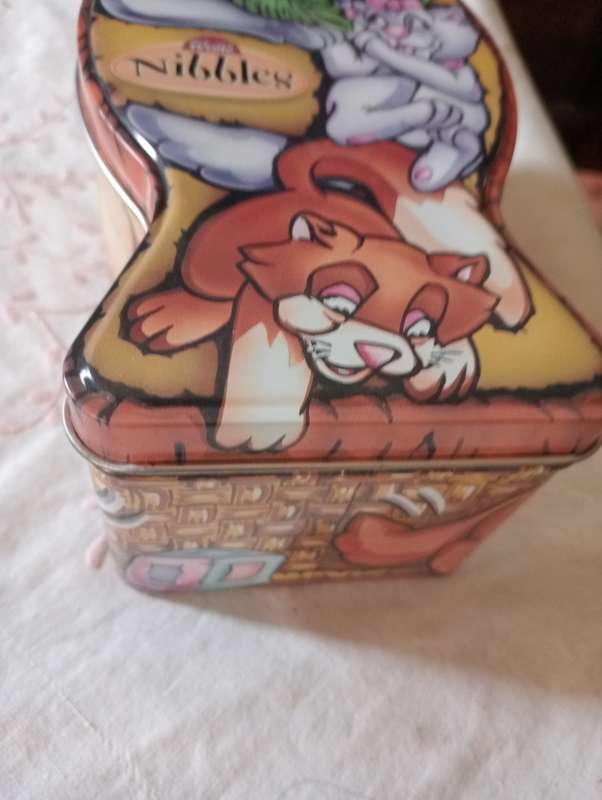 VINTAGE NIBBLES TIN